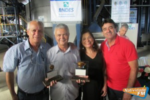 Pres da Coopercanol, José Ferreira, o vencedor do concurso João Batista Vianney, a coordenadora do Projeto Lidia Espíndola e o prefeito Everardo Ferreira