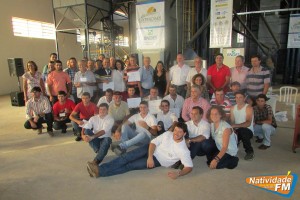 Produtores que participaram do Projeto, com prefeito Everardo, secretário Melchior, pres da Coopercanol, José Ferreira, coordenadora do Projeto, Lídia Espíndola e professor Flávio Borém