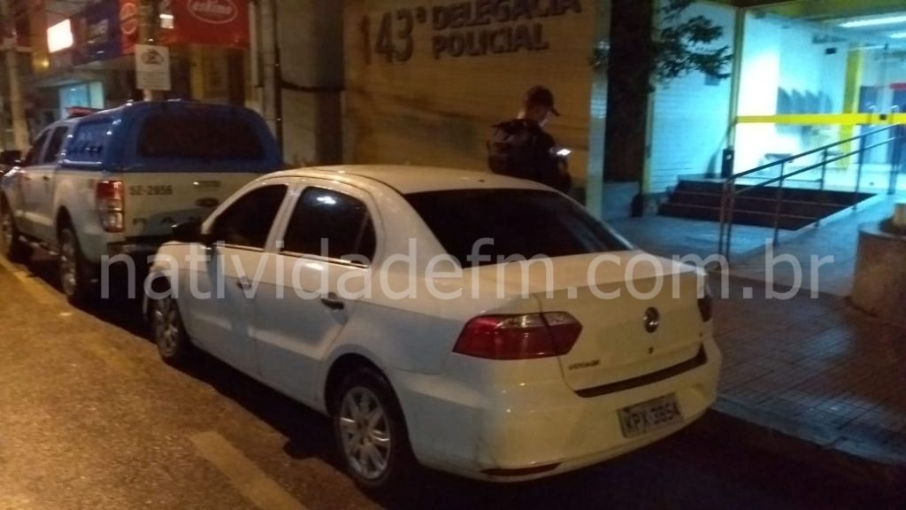 Veículo usado para transportar a droga foi apreendido